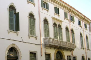 Facciata storica - Zona Centro Verona