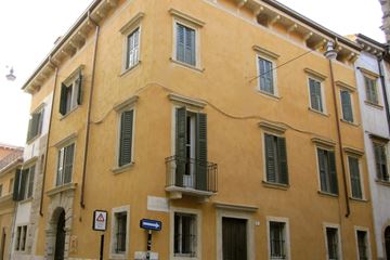 2009 Consolato Russo Via A.Forti Verona facciate con intonaco decorativo  (La Calce del Brenta)