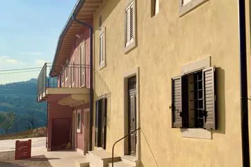 2019  Mezzane VR- Cantina vinicola- interni: Resine (Casati)- Esterni: pittura a calce (Dolci color)